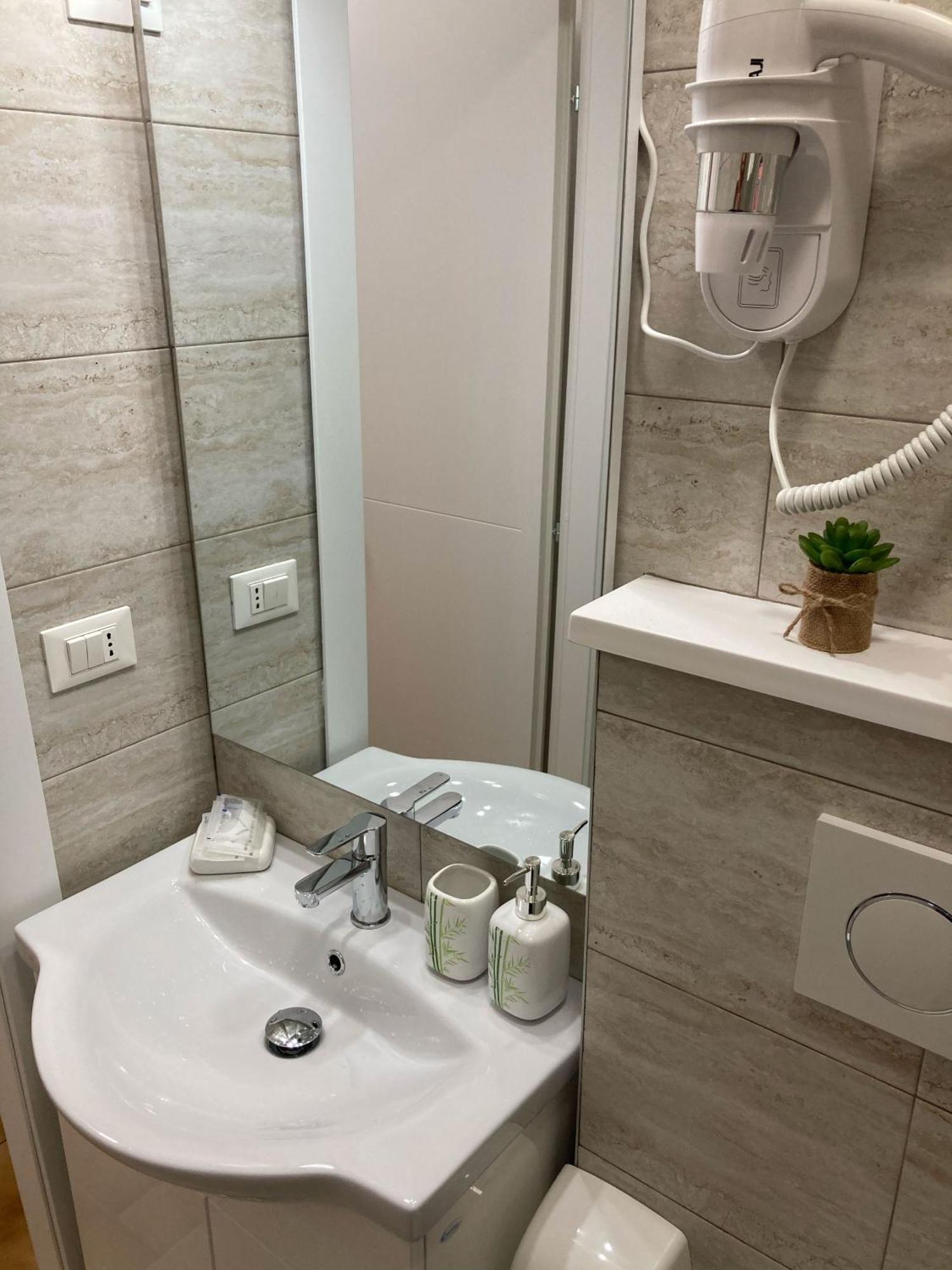 Bologna Central Apartments - Indipendenza 36 Bagian luar foto